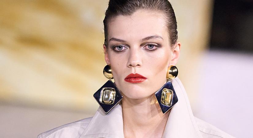 Újabb trend érkezik a ’80-as évekből: a látványos, nagy fülbevalók megint divatosak
