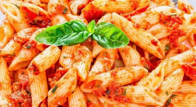 Piros pestós penne – egy kis nyár a tányéron