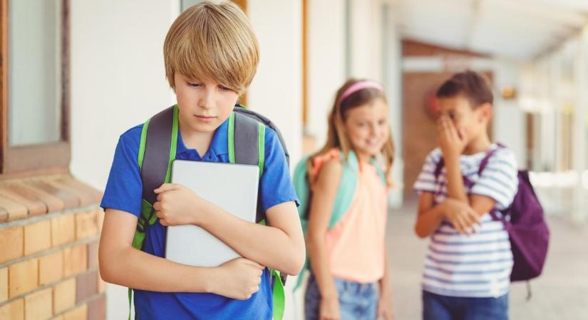 Iskolai bántalmazás és bullying - Mik a legnagyobb veszélyek és mit tehet a szülő a gyereke védelmében?