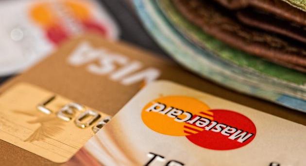 Bankkártyás csalások: az ismertség nem jelent védelmet, figyelmeztet az MNB