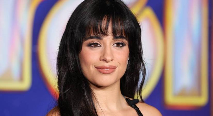 Camila Cabello feketéből platinaszőke lett: fel sem lehet ismerni a gyönyörű énekesnőt