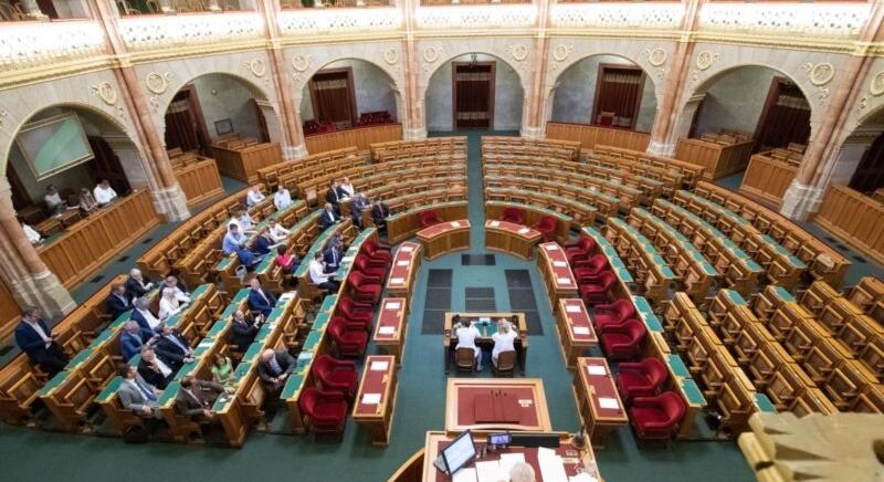 Svéd NATO-csatlakozás: hétfőn rendkívüli ülés; a Fidesz–KDNP kihagyja