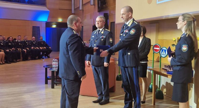 Iskolarendőri tevékenységéért díjazták a beremendi körzeti megbízottat