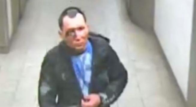 Hajtóvadászatot indított a brit rendőrség egy férfi ellen, aki vegyi támadással több embert súlyosan megsebesített a londoni metróban