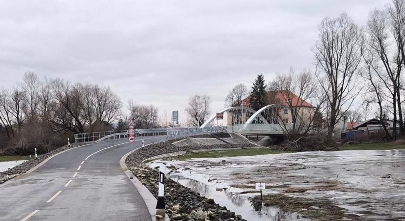 Szombattól már az autósok is átkelhetnek az új Ipoly-hídon Drégelypalánknál