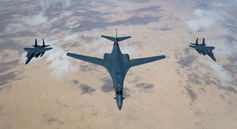 Amerikai nehézbombázók támadtak iraki és szíriai célpontokat