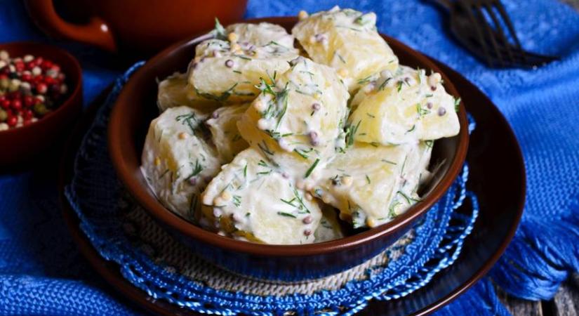 Majonézes krumplisaláta kaporral megszórva: így lesz tökéletes az öntet