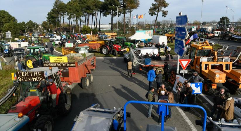 Meghátrált a kormány, lefújták a blokádot a francia gazdák