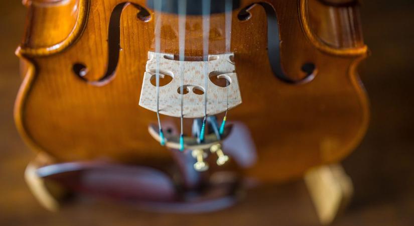 A Stradivarik titkát kutatta – mesterhegedűket készített Abaújszántón