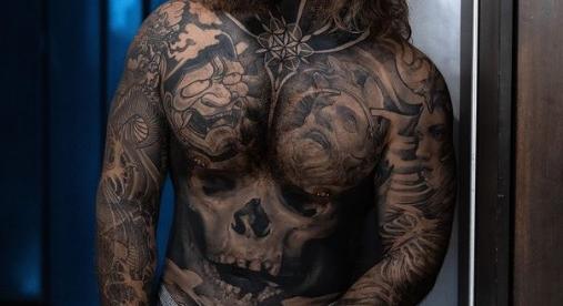 Elképesztően lefogyott, majd milliókért csináltatott tetoválást egy szexi modell - videó