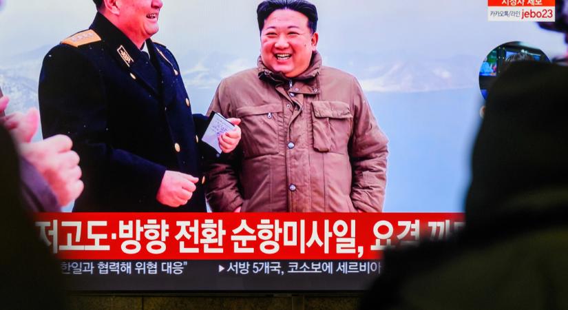 Kim Dzsongun nagyobb fokozatra kapcsol, újabb rakétákat tesztelt