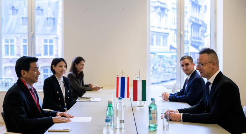 Szijjártó Péter kilenc ázsiai külügyminiszterrel tárgyalt Brüsszelben