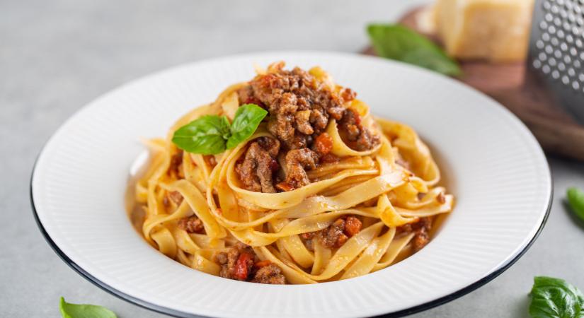 Így készül az eredeti olasz bolognai spagetti - ami valójában nem spagetti