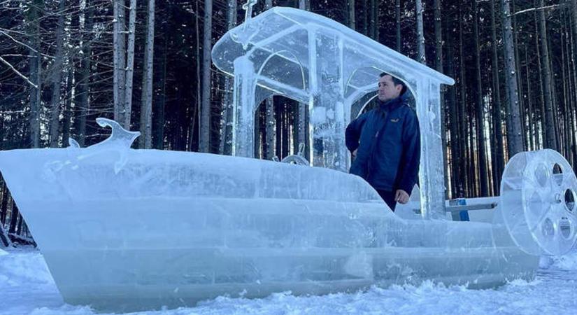 Jégből épített hajót egy belarusz férfi, használni is lehet