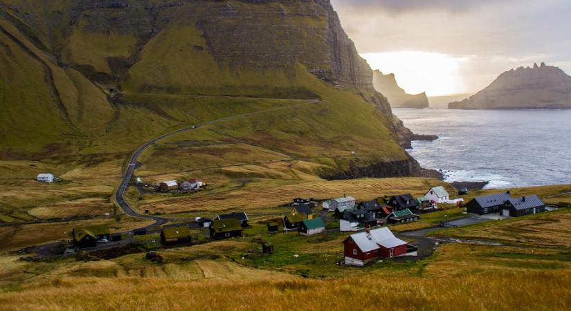 Mesés helyen fekszik ez az eldugott Feröer szigeteki falu