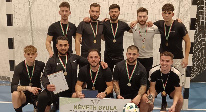 Először írták ki - nagy sikert aratott! - Tizennyolc focicsapat kispályázott Győrváron