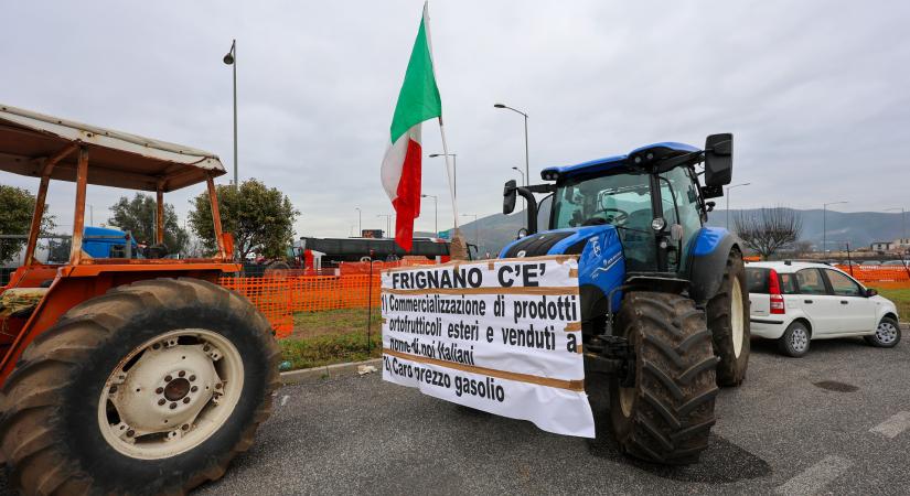 Több száz traktor közeledik Róma felé, körbezárták a várost a dühös gazdák