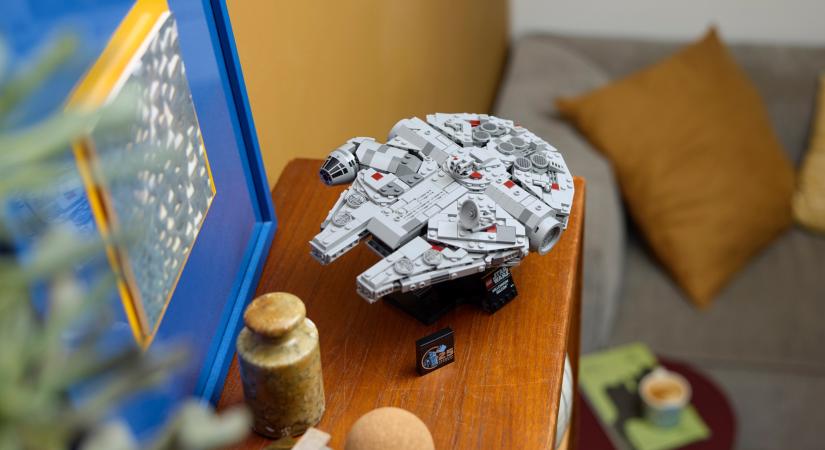 Star Wars-rajongók polcára kívánkozik ez a Lego Millenium Falcon