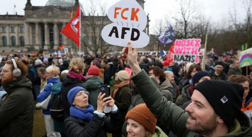 Szakértők szerint egyre nagyobb veszélyt jelent a társadalomra az Alternatíva Németországért, s érezhetően még inkább jobbra tolódott a párt