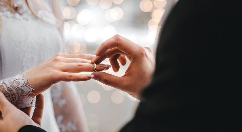 Olcsó lakodalom a hét közepén – így alakul át az esküvőipar az áremelkedés miatt