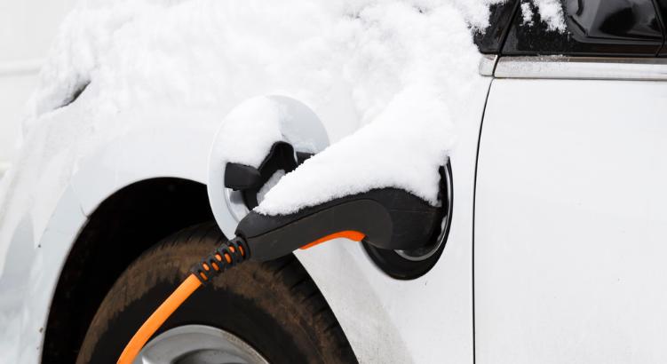 Így hat a hideg időjárás az elektromos járművekre – mit tehetünk ellene?