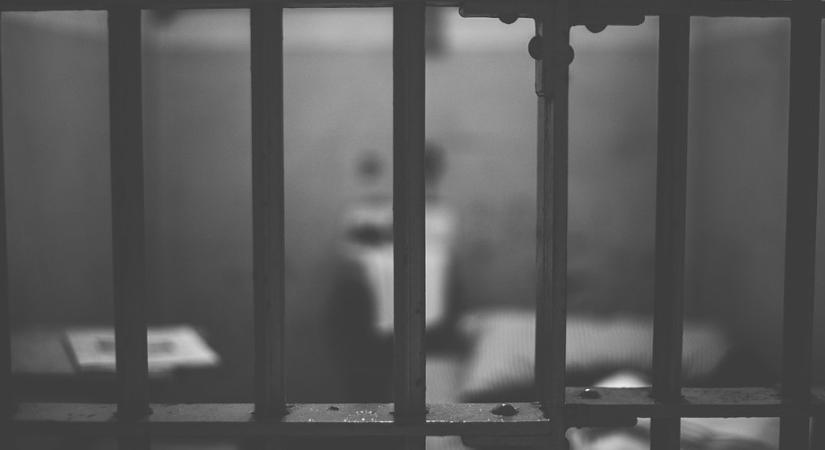 Gyilkosság a börtönben – Ülőkével verte szét társa fejét egy rab Tökölön
