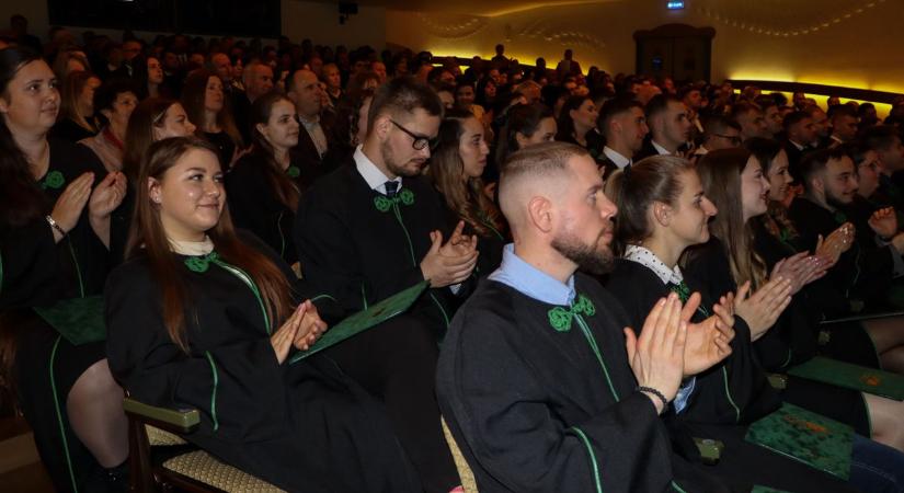 Kilencvenöten vették át diplomájukat a MATE keszthelyi Georgikon campusán