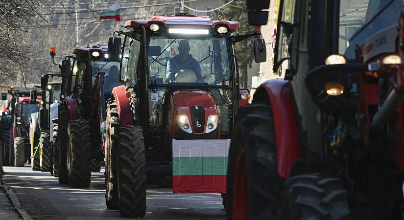 Traktorokkal tüntetnek a bolgár gazdák