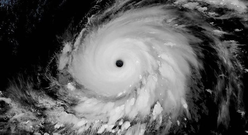 Bajban a világ, egyre erősebbek a hurrikánok