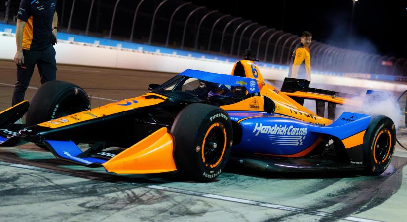 VIDEÓ: Így csapatta a McLarennel Kyle Larson a Phoenix Racewayen