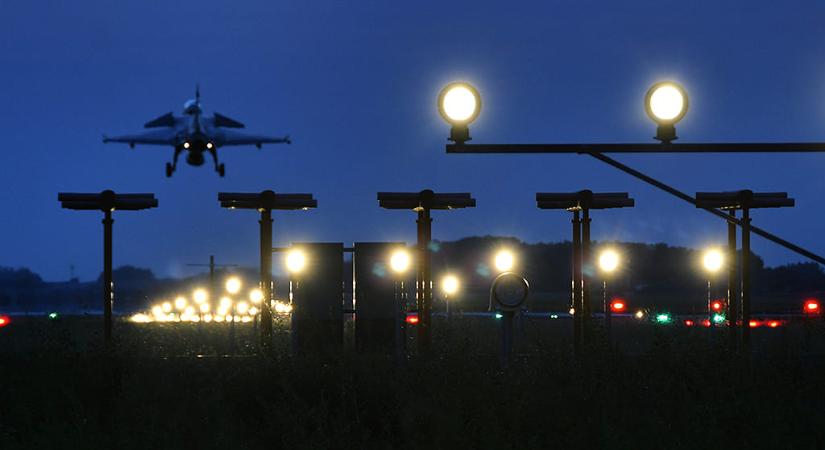 Esténként repülnek a város felett a honvédség Gripenjei