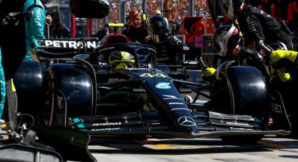 „Lewis a kényelemből megy a Ferrarihoz” – Vowles szerint ez jót tesz Hamiltonnak