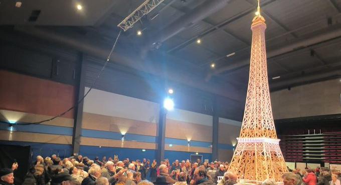 Egy francia férfi nyolc év alatt 700 ezer gyufaszálból építette fel az Eiffel-torony modelljét