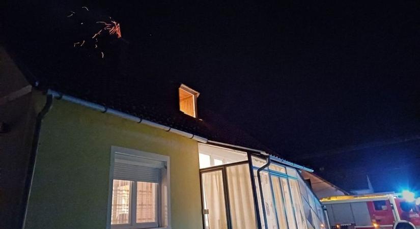 Két kéménytűzhöz riasztották a tűzoltókat Vas vármegyében - fotó