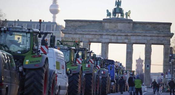 Financial Times: nyerhet az európai jobboldal a gazdák elégedetlenségéből