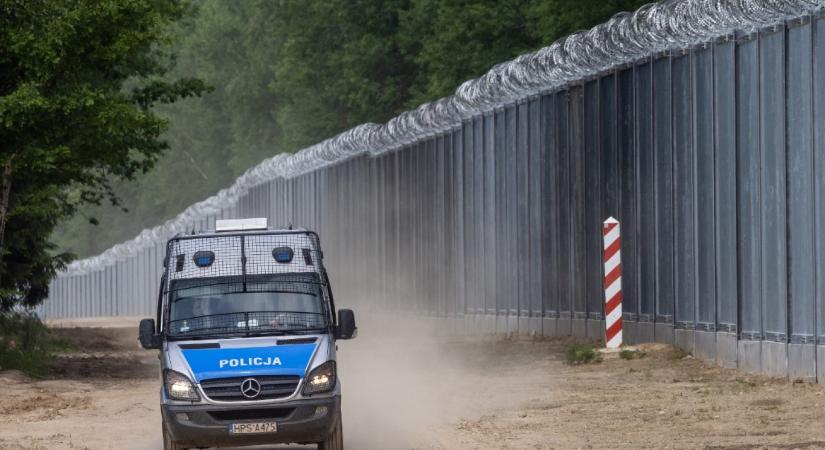 Tízezrével kényszerítették vissza az illegális menedékkérőket a lengyel–belarusz határon
