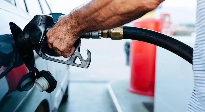 Üzemanyagár-változás: most éppen csökkenni fog a benzin ára péntektől