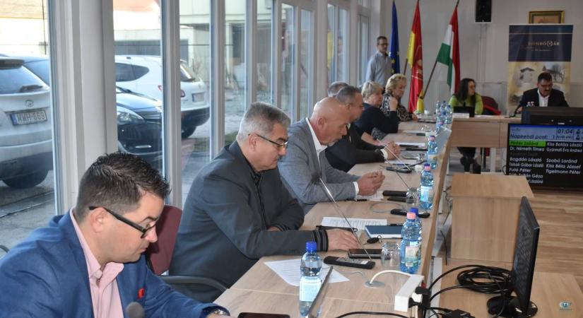 Képviselő-testületi ülés – 16 napirendi pontot tárgyaltak Dombóváron