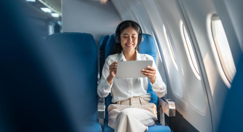 Egy plus size modell nagyobb üléseket akar a repülőgépekre – az internetezők durván leoltották