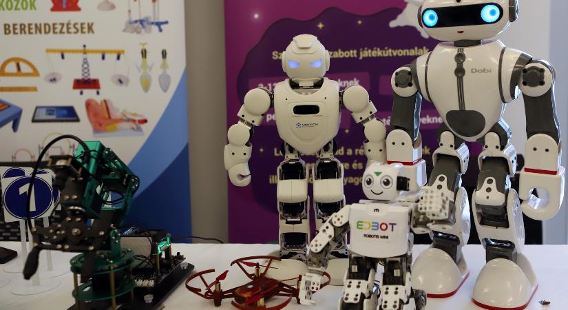 A mesterséges intelligencia alkalmazási lehetőségeit mutatták be az EdTech Summit Hungaryn kiállításon