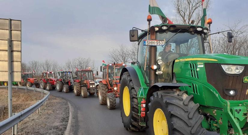 Ellepték a Záhony felé vezető utakat a tüntetésre érkező gazdák!