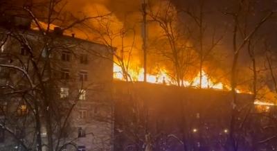 Óriási tűz Moszkvában, egy lakóház lángol - videó