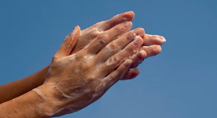 Száraz, cserepes a keze? Fogadja meg a bőrgyógyász tanácsait