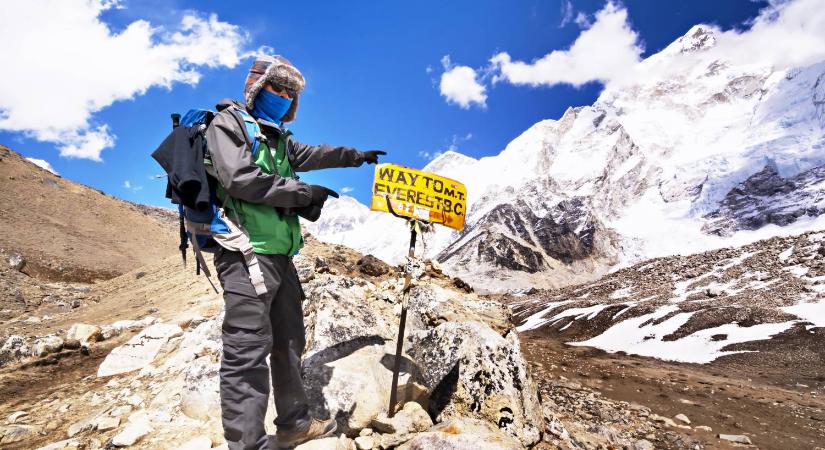 Mount Everest: mostantól a hegymászók kötelesek visszahozni a székletüket az alaptáborba