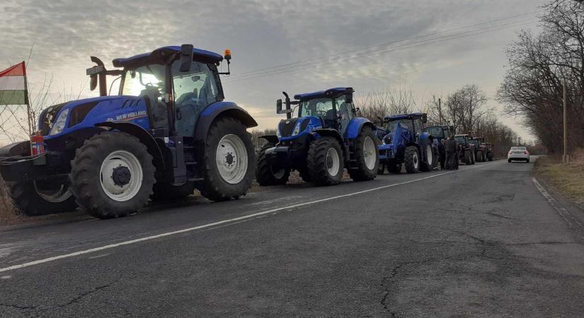 Robognak a traktorok Záhony irányába, kezdődik a gazdatüntetés  videó