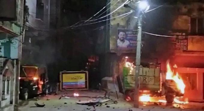 Halálos összecsapások törtek ki Indiában, miután a hatóságok leromboltak egy mecsetet