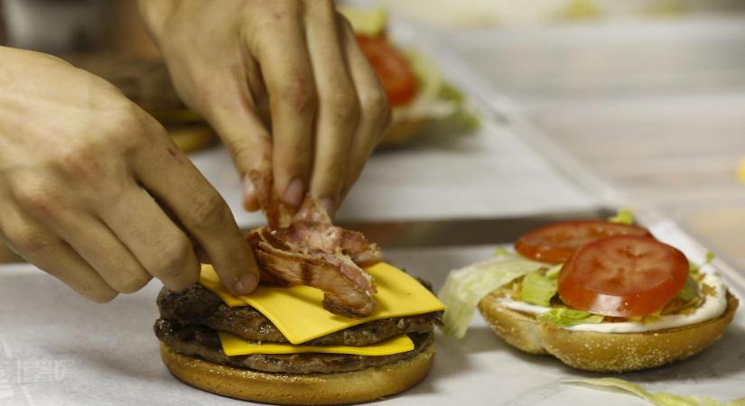 Egy vagyont fizetnek annak, aki új hamburgert alkot az egyik gyorsétteremnek