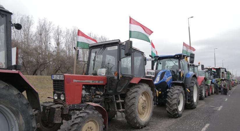 Mutatjuk, hogyan tüntetnek a magyar gazdák Záhonynál