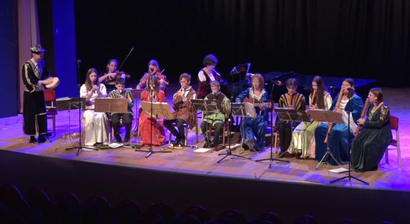 Reneszánsz és barokk dallamok csendültek fel a HSMK színpadán