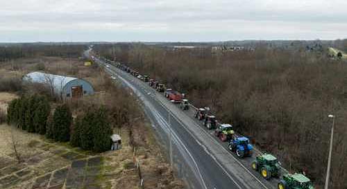 Hatalmas gazdatüntetés Magyarországon: traktorokkal tiltakoztak Záhonynál